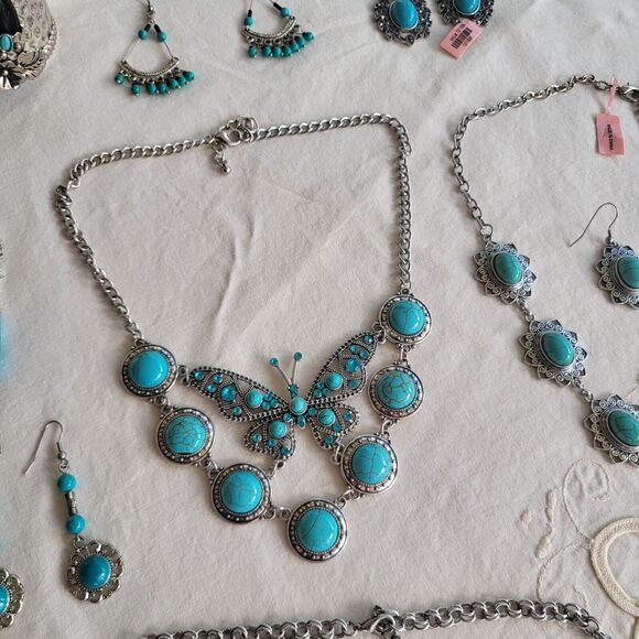 Lot Of Blue Howlite Necklace Earrings Bracelet Jewelry Sets Butterfly Bib - Picture 6 of 13